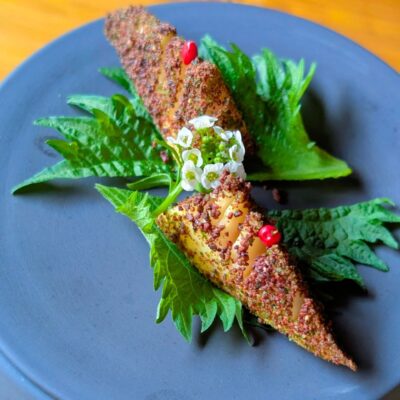 筍、カカオニブ、あおさ、ピンクペッパー、青紫蘇で巻いて #les…