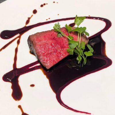 【サロマ牛のステーキ、赤ワイン、マディラ、ポートワインのソ…