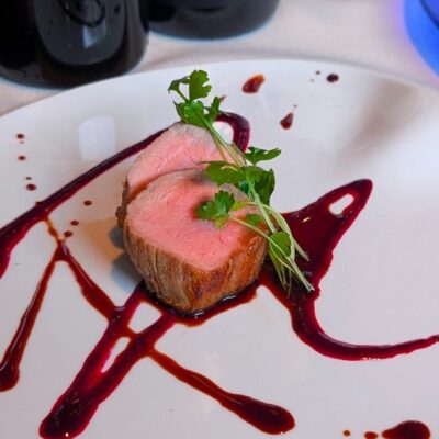 【栗豚のステーキ、赤ワイン、マデ…